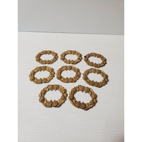 Vintage Oval Frame With Grape Design Vintage brass frame with grape desi… - Picture 2 of 10